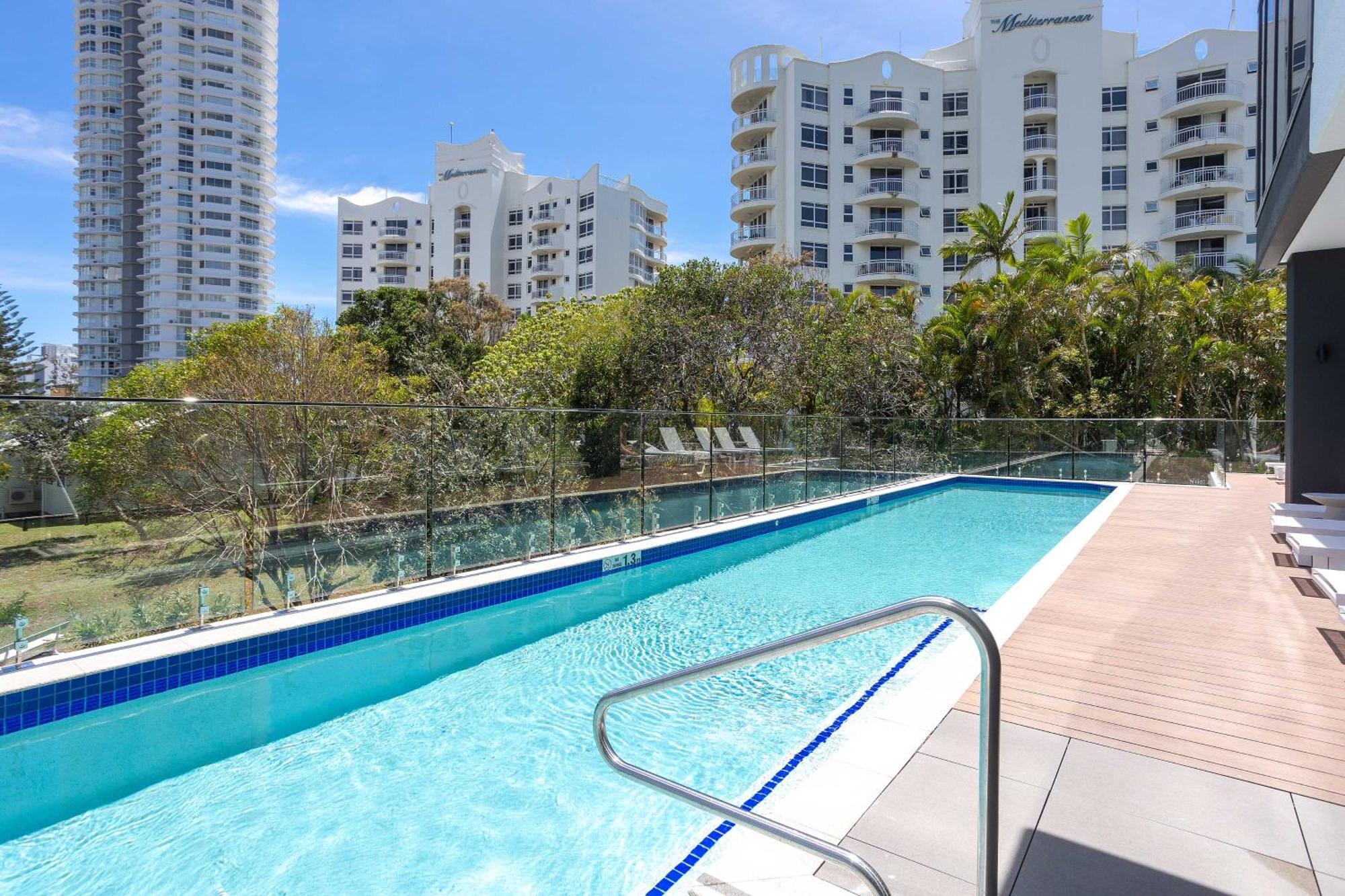 Apartment 2 Bedroom Luxury In Burleigh Heads!