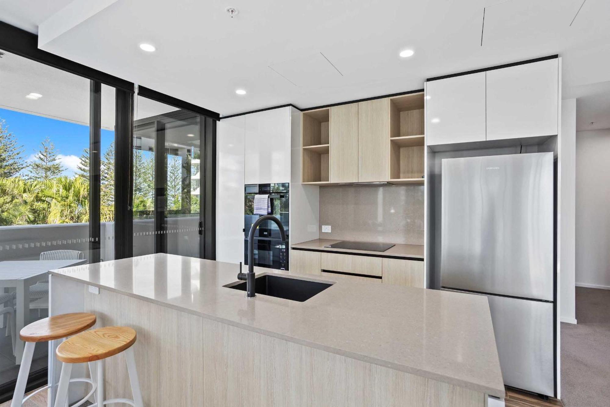 Apartment 2 Bedroom Luxury In Burleigh Heads! Gold Coast